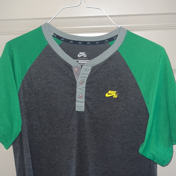 Large Nike SB T Shirt - Picture 2 of 4